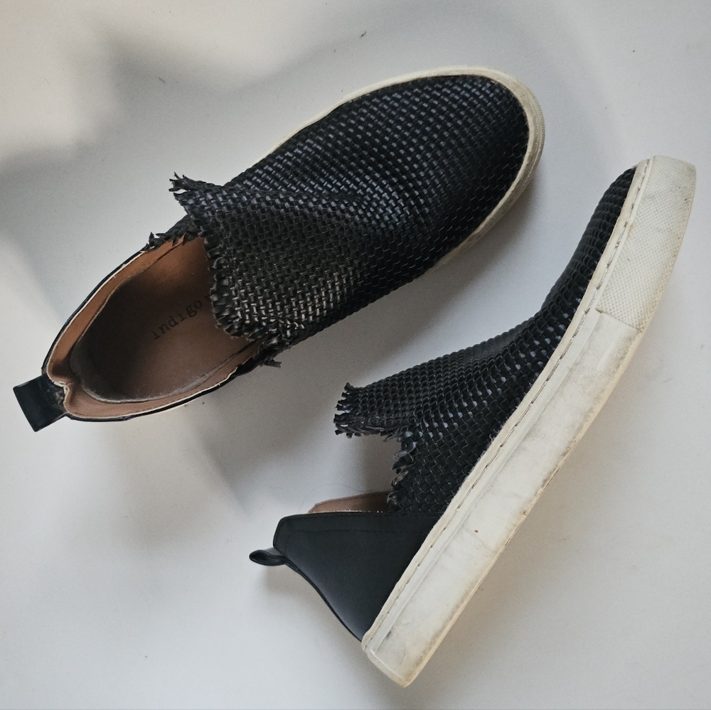 ☆ INDIGO RD. Kyler Woven Slip Ons